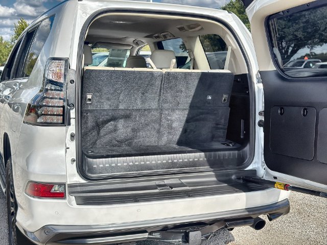 Used 2023 Lexus GX 460 Luxury w/ Sport Design Package AWD/4WD image 25