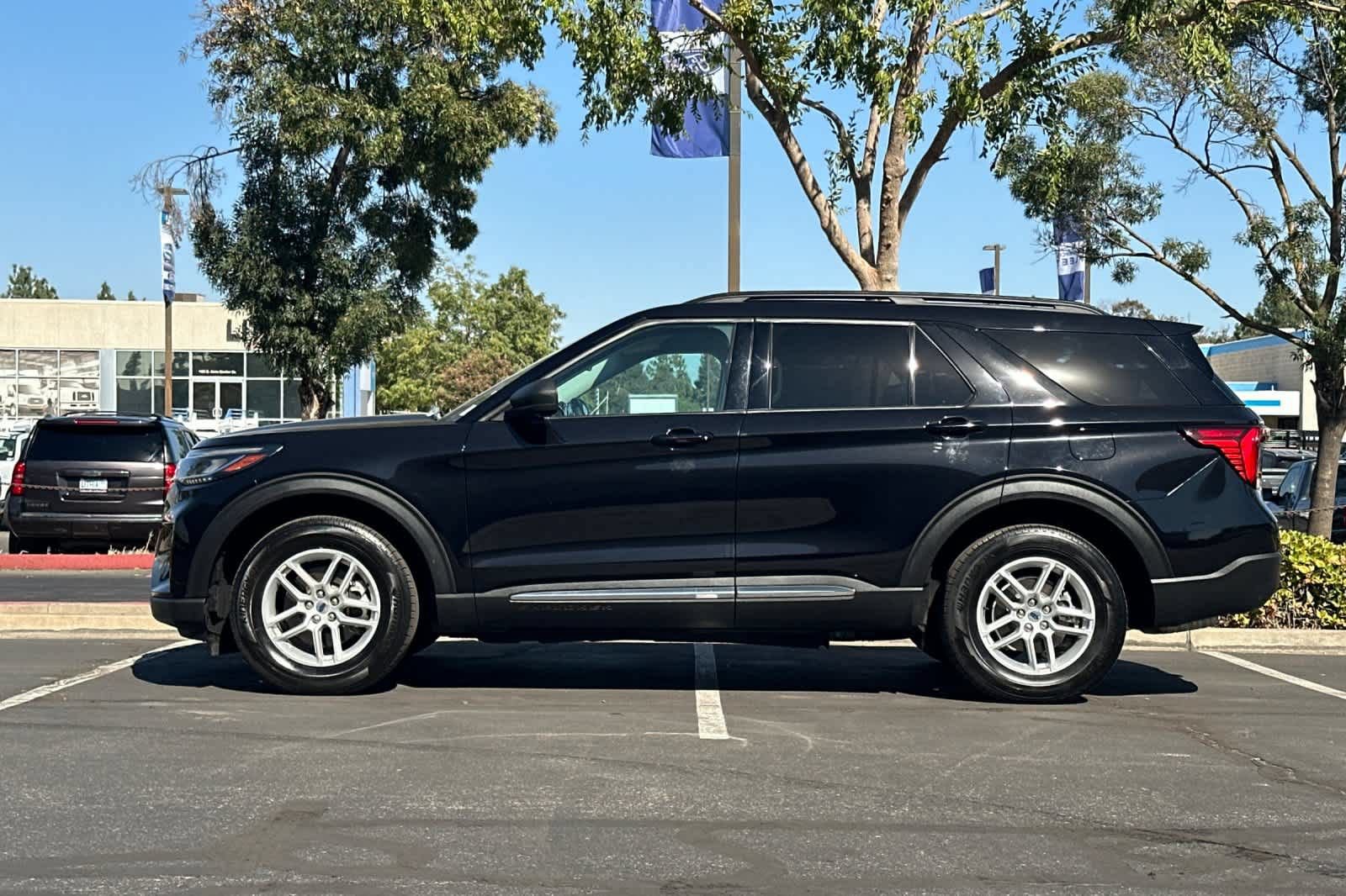 Certified 2025 Ford Explorer Active AWD/4WD image 6