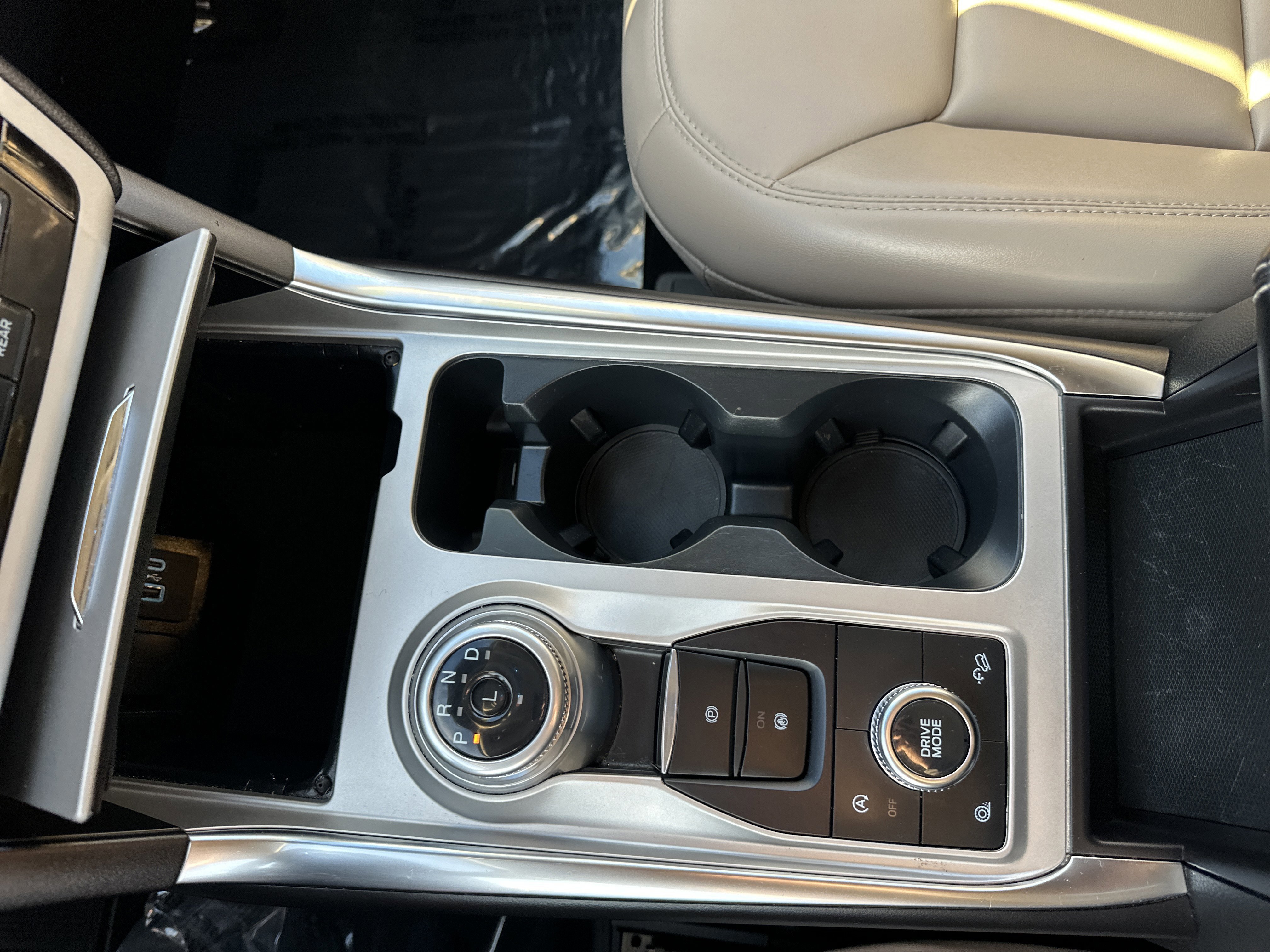 Certified 2023 Ford Explorer XLT w/ Equipment Group 202A image 22