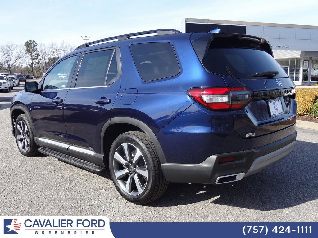 Used 2025 Honda Pilot Touring image 3