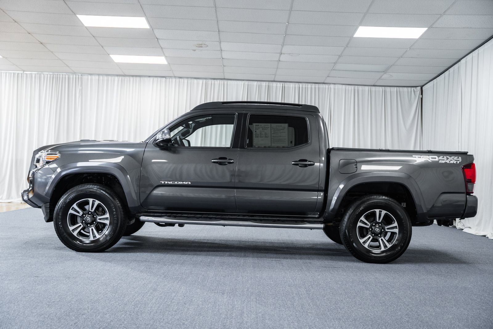 Used 2019 Toyota Tacoma TRD Sport image 5