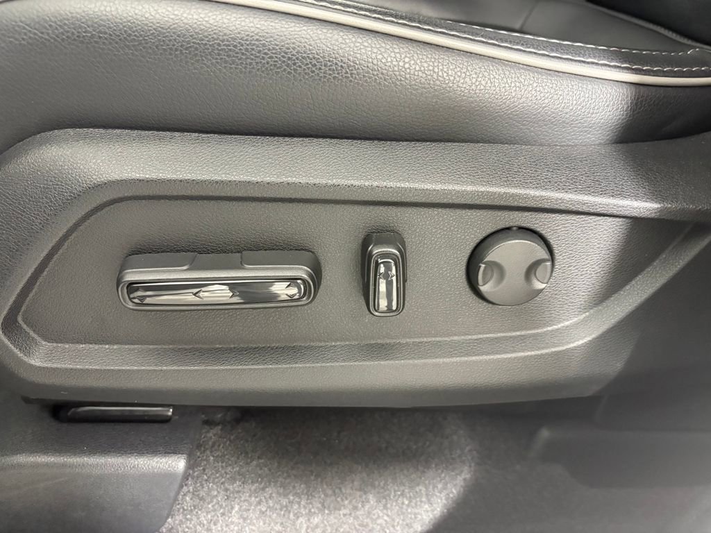 Used 2025 Honda Pilot Elite image 15