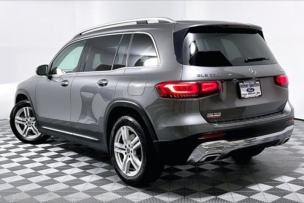 Used 2022 Mercedes-Benz GLB 250 4MATIC w/ Premium Package Lite image 11