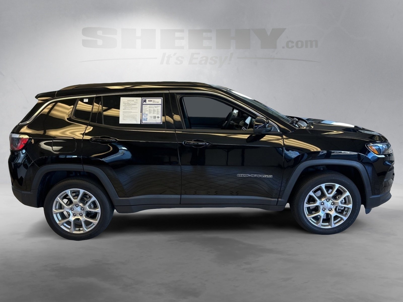 Used 2024 Jeep Compass Latitude image 5