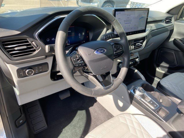 Certified 2024 Ford Escape Platinum w/ Premium Technology Package image 11
