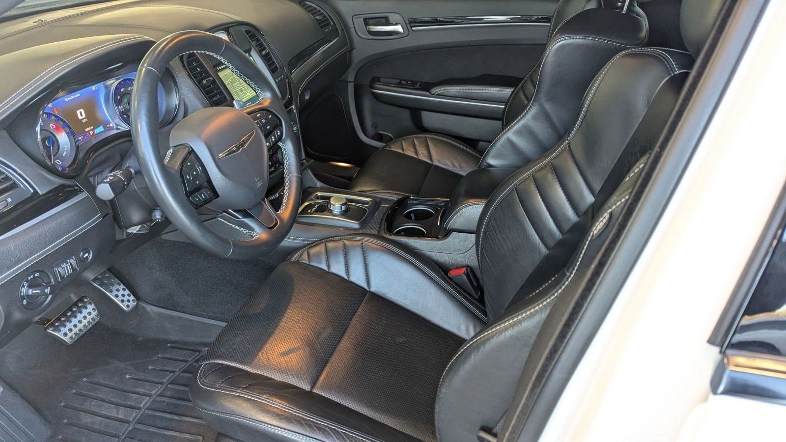 Used 2023 Chrysler 300 C image 10