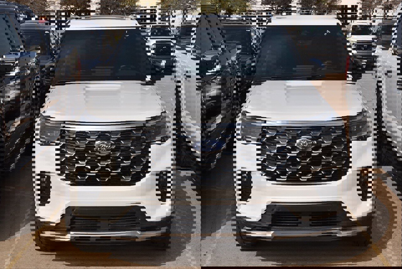 Certified 2025 Ford Explorer Platinum w/ Ultimate Package image 3