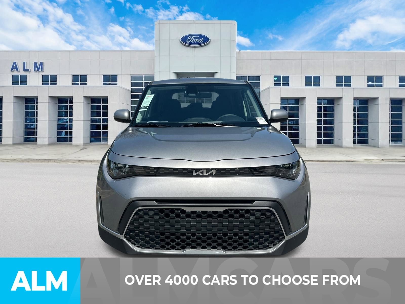 Used 2025 Kia Soul LX w/ LX Technology Package FWD image 2