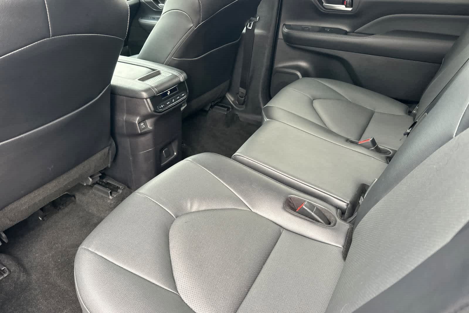 Used 2024 Toyota Grand Highlander XLE image 10