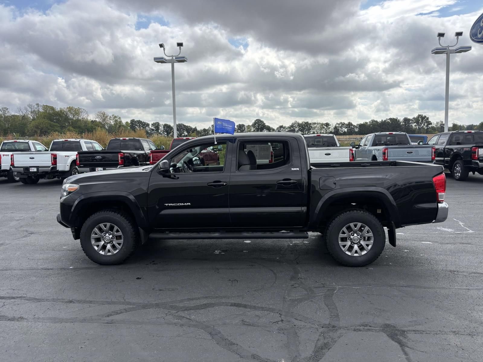 Used 2017 Toyota Tacoma SR5 image 5