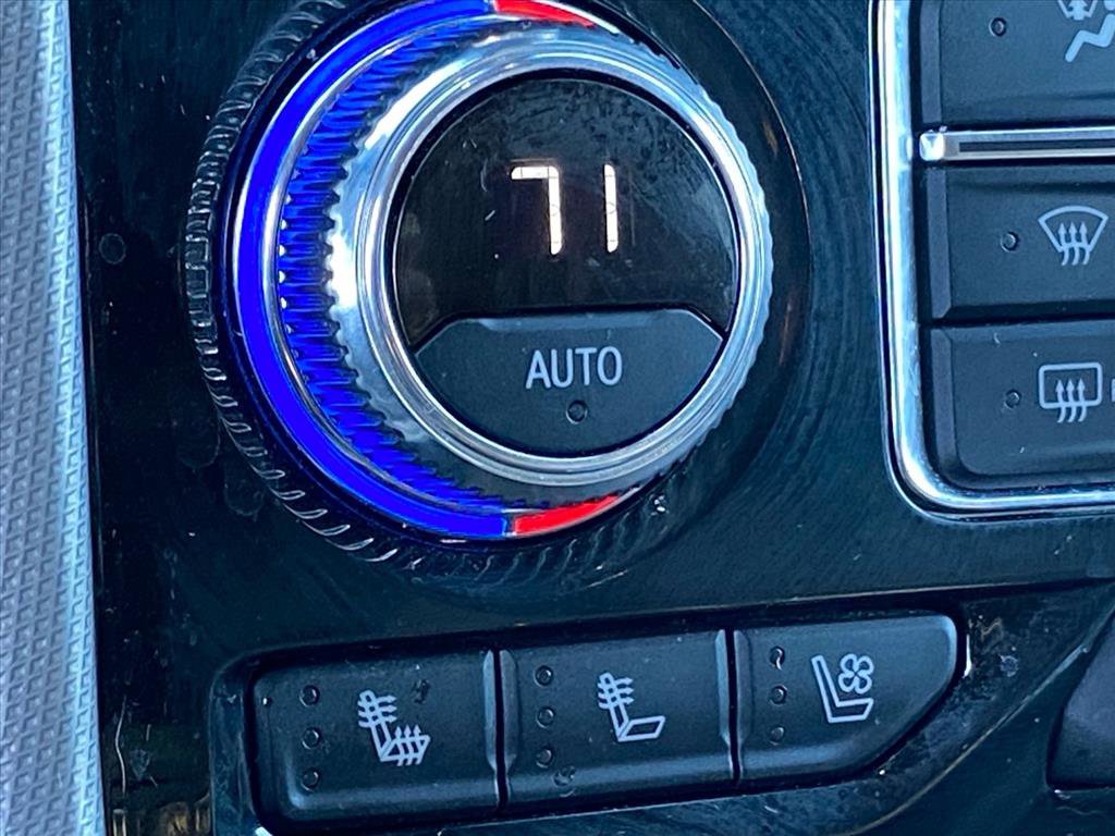 Used 2024 GMC Yukon XL Denali w/ Advanced Technology Package image 18