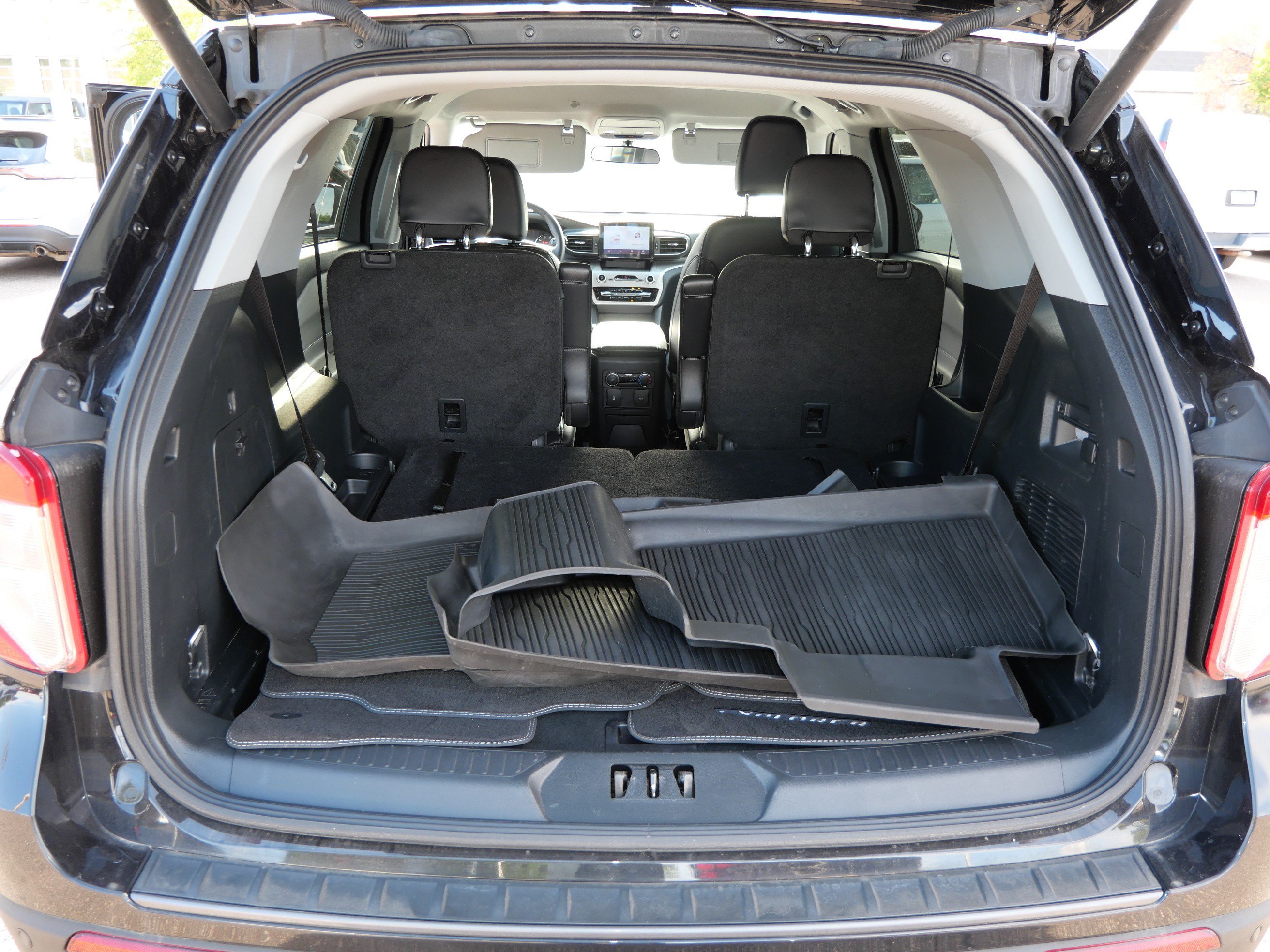 Certified 2024 Ford Explorer XLT w/ Equipment Group 202A AWD/4WD image 18