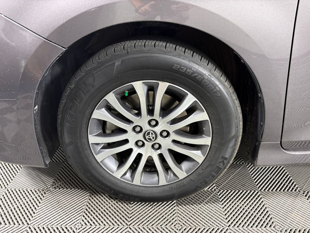 Used 2020 Toyota Sienna XLE FWD image 11