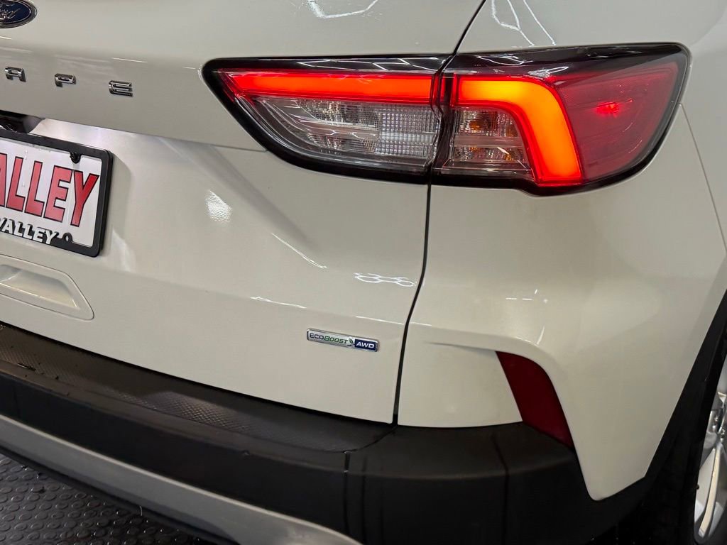 Certified 2020 Ford Escape SE image 13