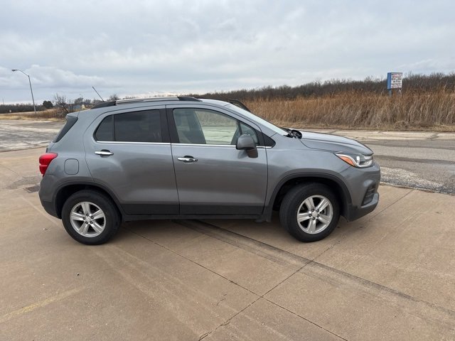 Used 2020 Chevrolet Trax LT w/ LT Convenience Package image 1