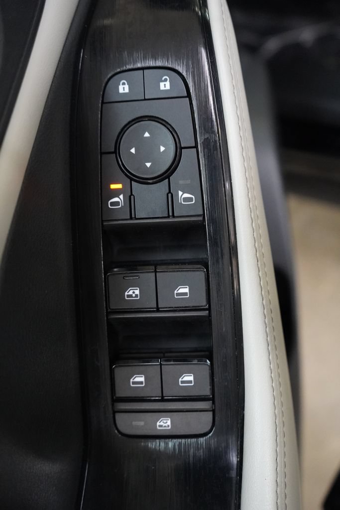 Used 2025 Nissan Rogue SV FWD image 28