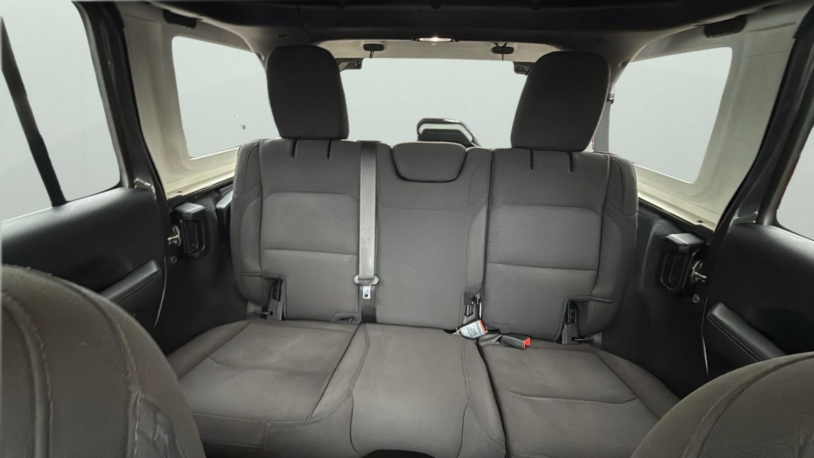 Used 2020 Jeep Wrangler Unlimited Sahara image 26