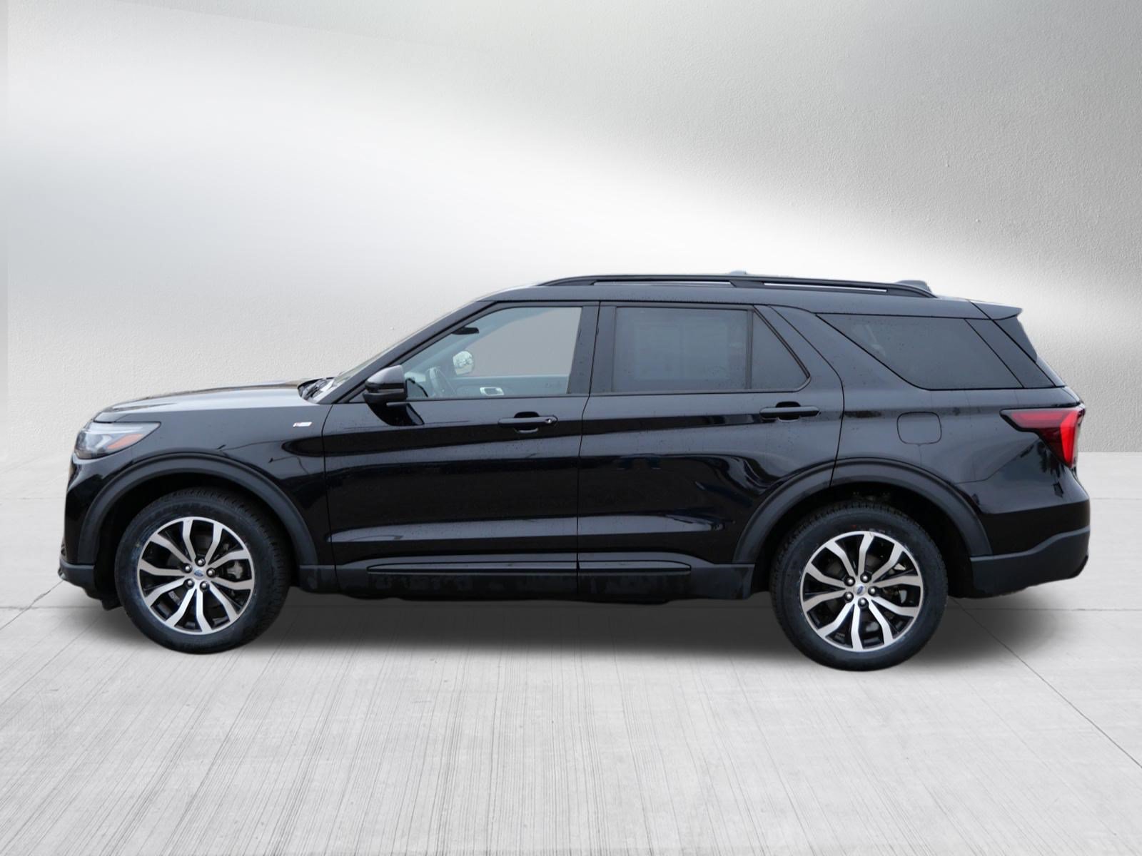 Certified 2025 Ford Explorer ST-Line AWD/4WD image 4