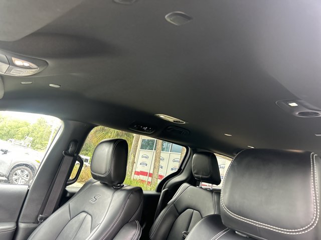 Used 2024 Chrysler Pacifica Limited FWD image 25