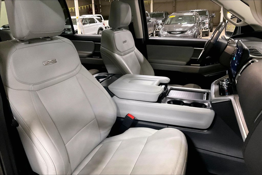 Certified 2025 Ford Expedition Max Platinum w/ Driver's Package AWD/4WD image 7