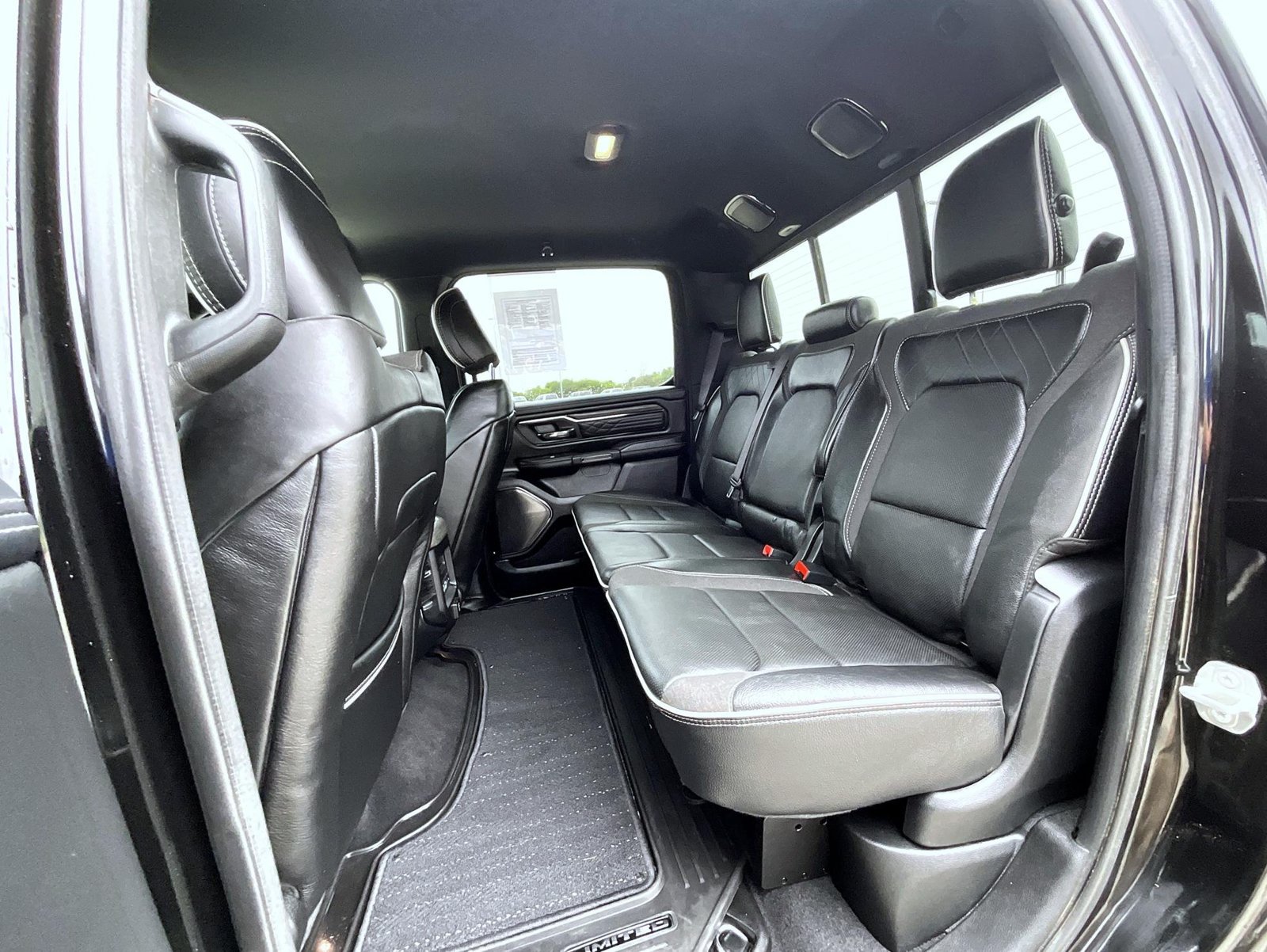 Used 2025 RAM 1500 Limited AWD/4WD image 21