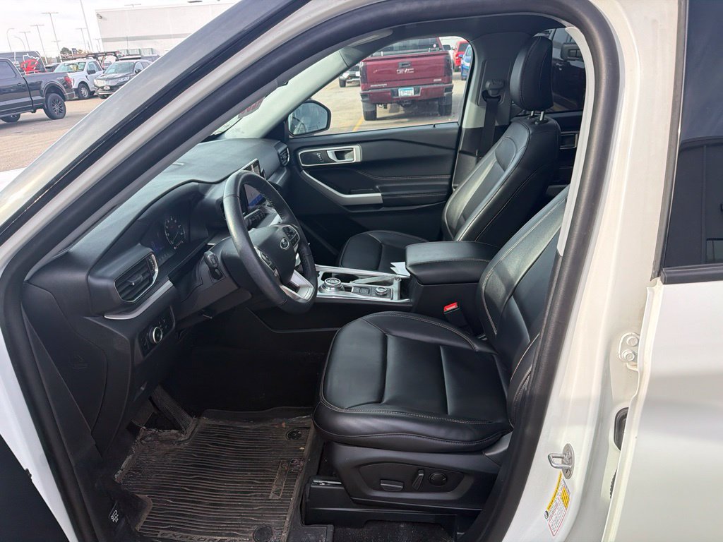 Certified 2023 Ford Explorer XLT w/ Equipment Group 202A AWD/4WD image 8