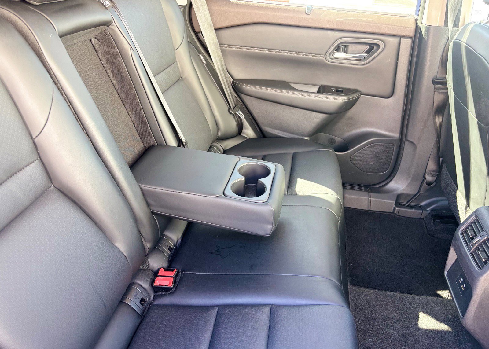 Used 2023 Nissan Rogue SV w/ SV Premium B Package image 23