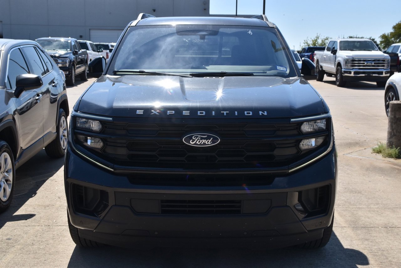 Certified 2025 Ford Expedition Active RWD image 3