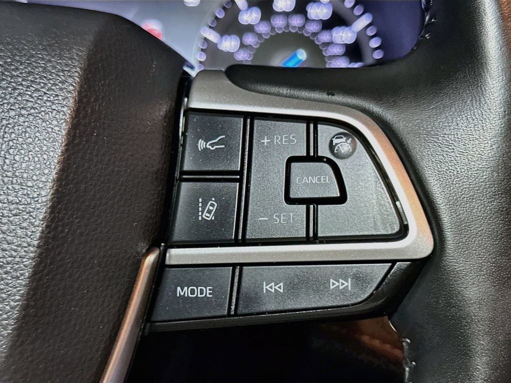 Used 2022 Toyota Highlander Bronze Edition AWD/4WD image 39