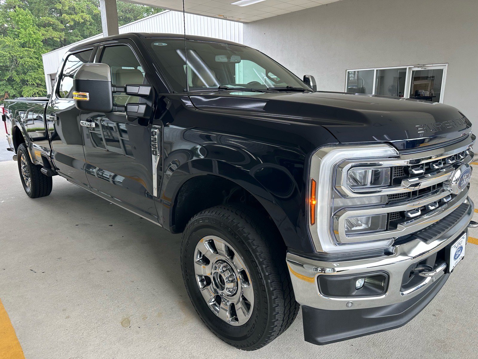 Certified 2024 Ford F250 Lariat w/ Lariat Ultimate Package AWD/4WD image 8