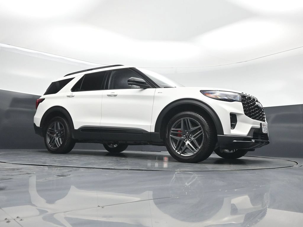 Certified 2025 Ford Explorer ST-Line w/ ST-Line Street Pack AWD/4WD image 4