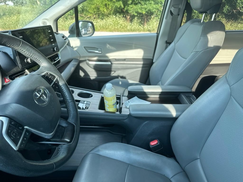 Used 2021 Toyota Sienna XLE w/ XLE Plus Package FWD image 11