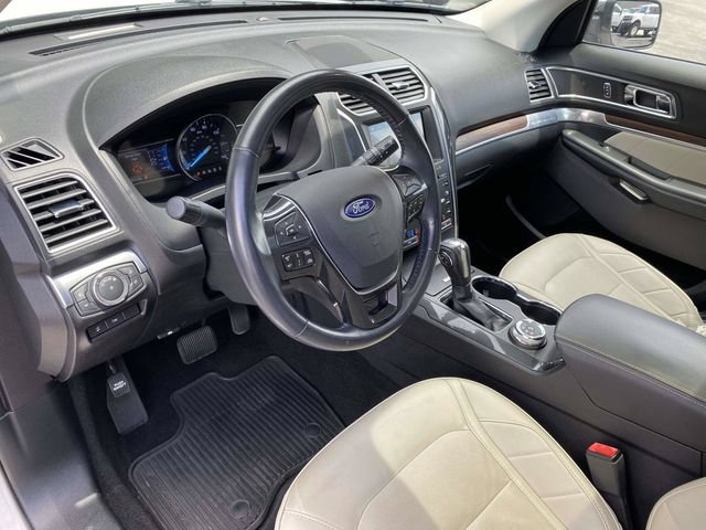 Certified 2019 Ford Explorer Limited w/ Limited Luxury Package AWD/4WD image 25