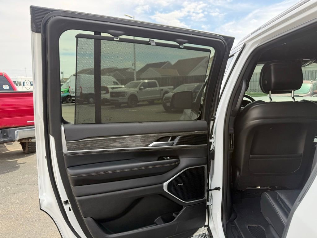 Used 2022 Jeep Wagoneer Series III w/ Convenience Group I AWD/4WD image 30