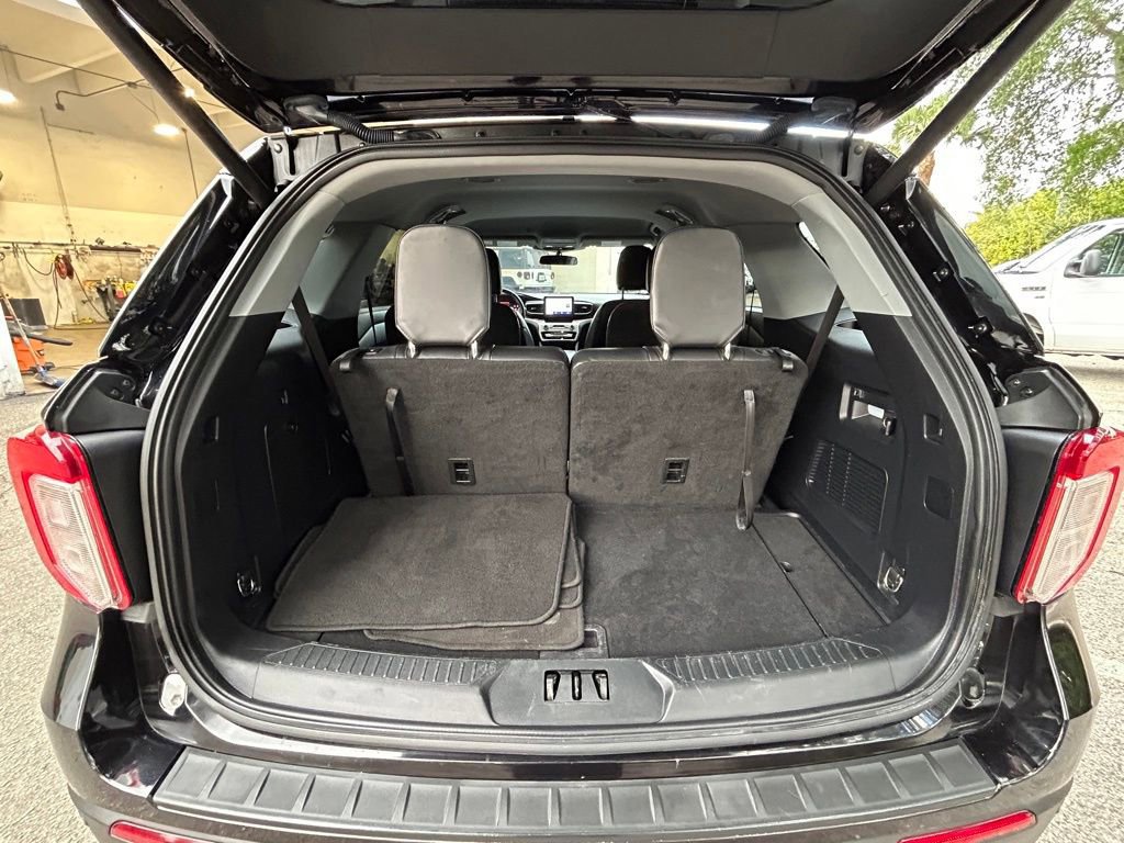 Certified 2022 Ford Explorer XLT w/ Equipment Group 202A RWD image 31