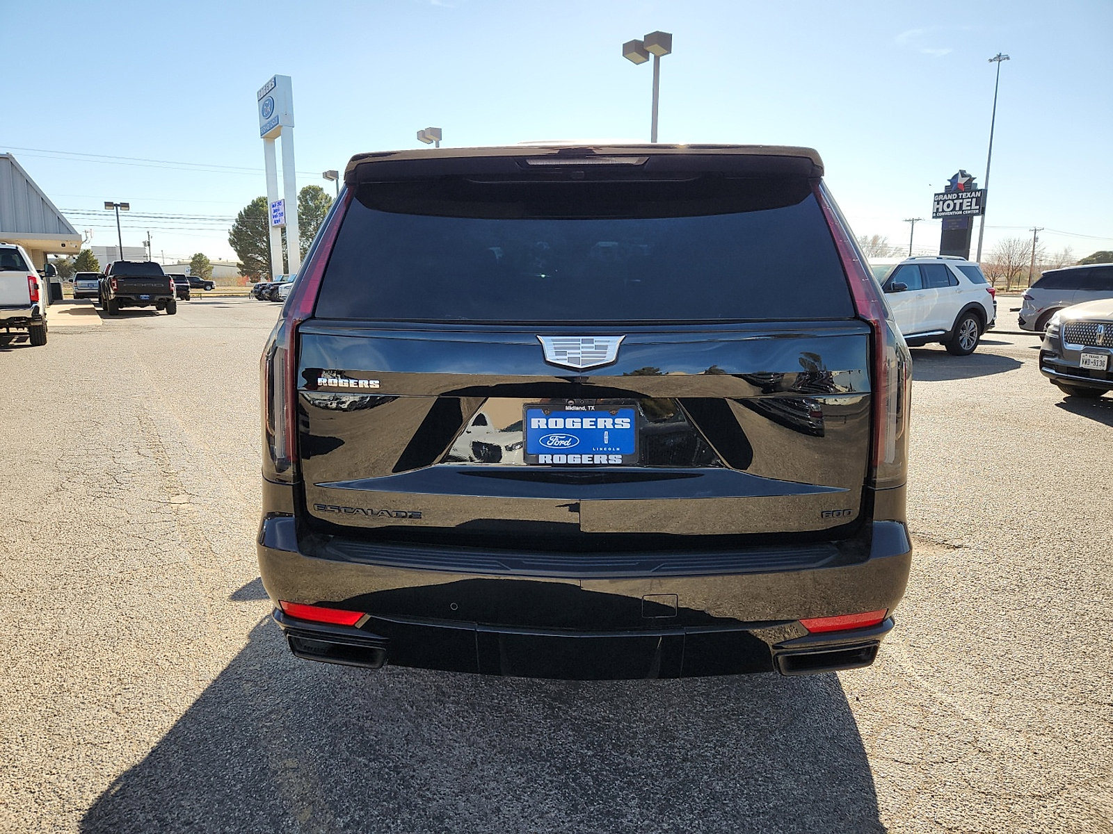 Used 2024 Cadillac Escalade Sport w/ LPO, ONYX Package image 6