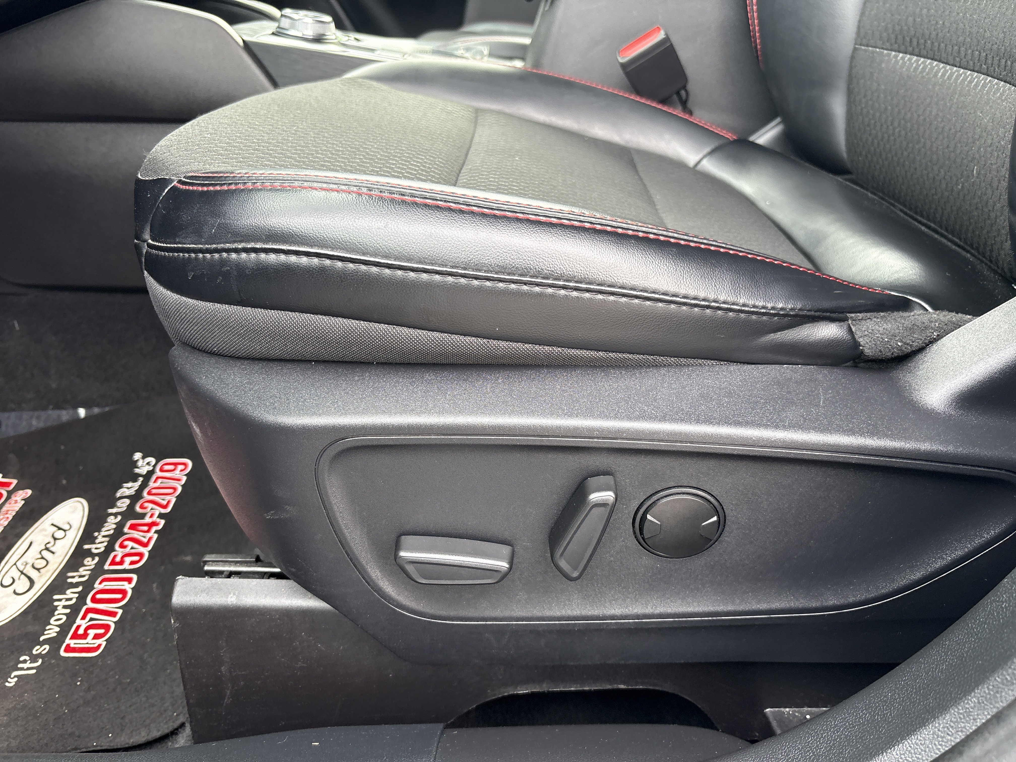 Certified 2025 Ford Escape ST-Line AWD/4WD image 15