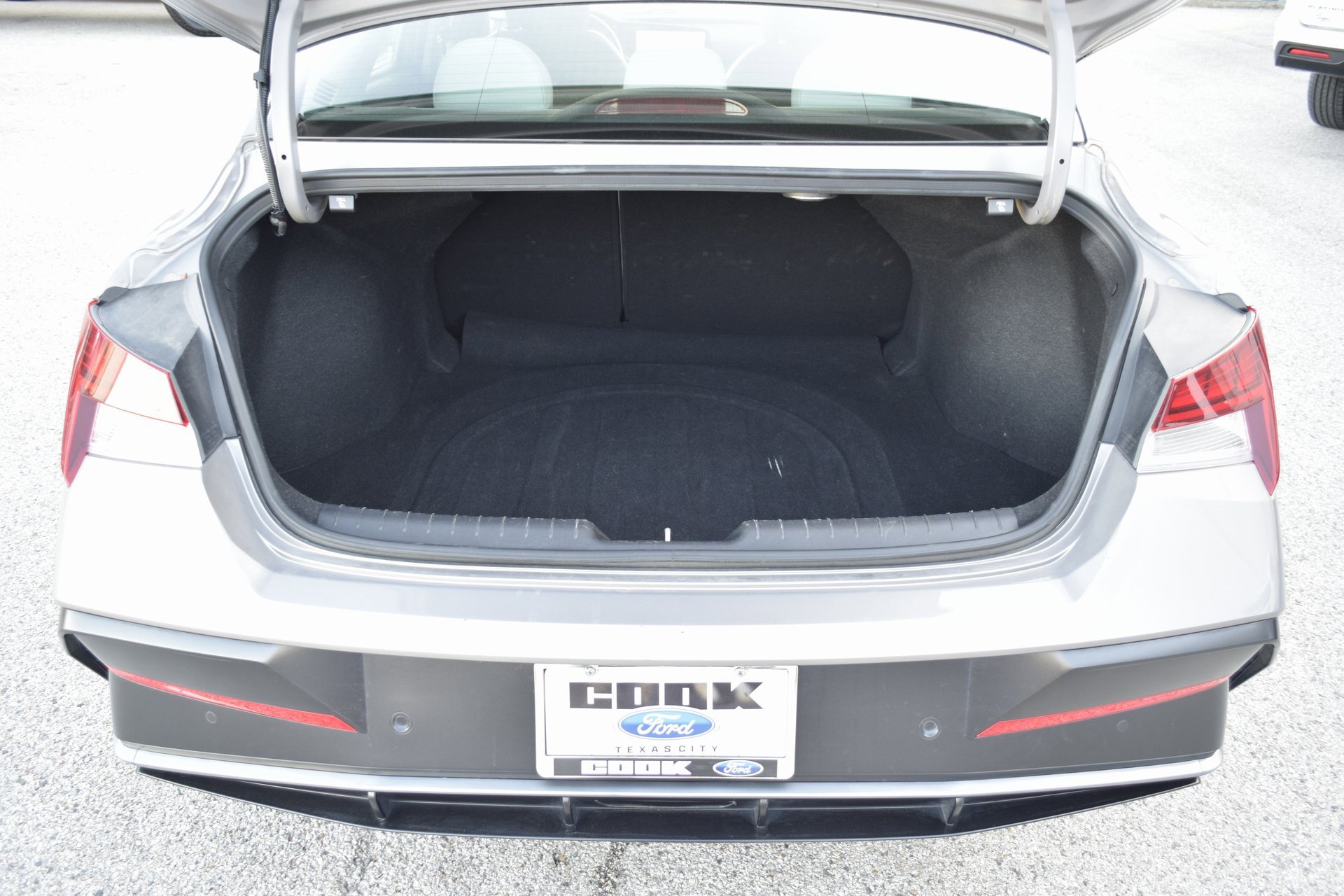 Used 2024 Hyundai Elantra Limited image 22