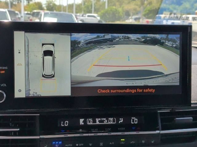 Used 2025 Toyota Sienna Platinum FWD image 24