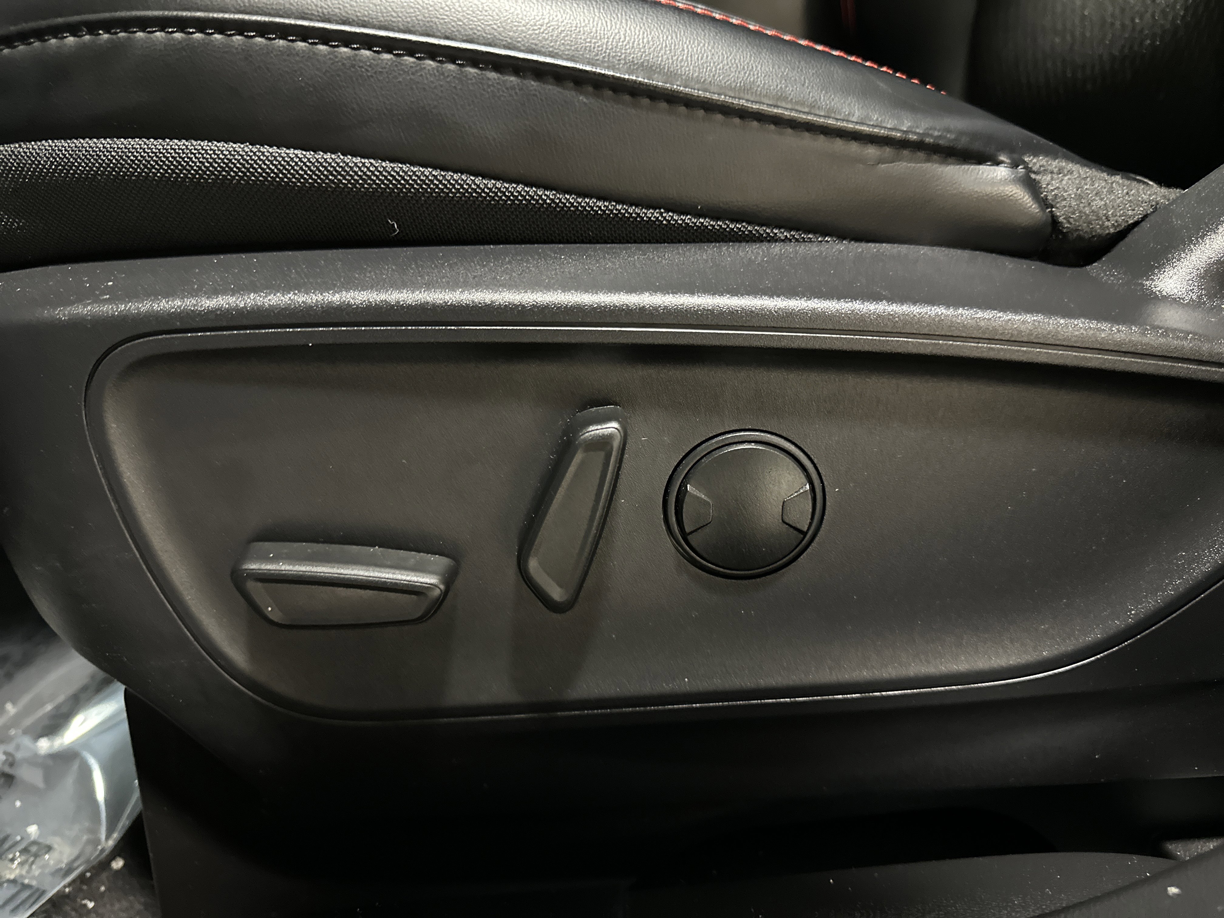 Certified 2025 Ford Escape ST-Line w/ Equipment Group 301A image 16