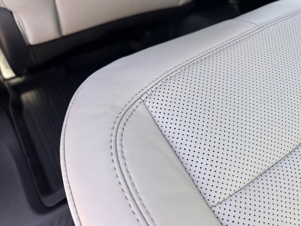 Certified 2025 Ford Explorer Platinum w/ Ultimate Package image 13