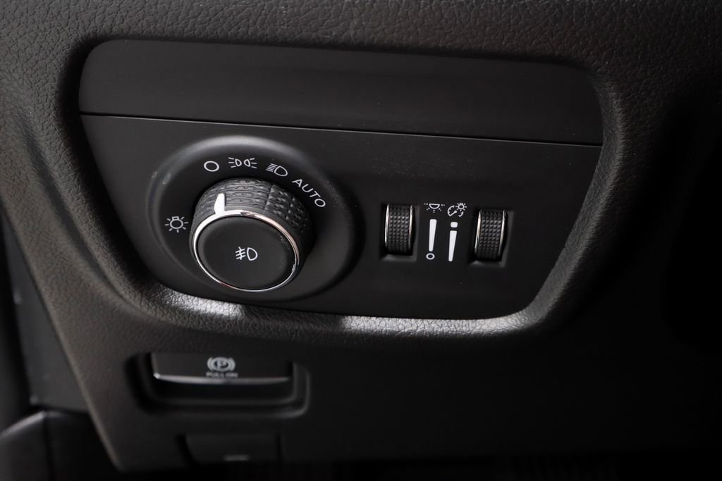 Used 2024 Jeep Grand Cherokee Limited w/ Luxury Tech Group II AWD/4WD image 27