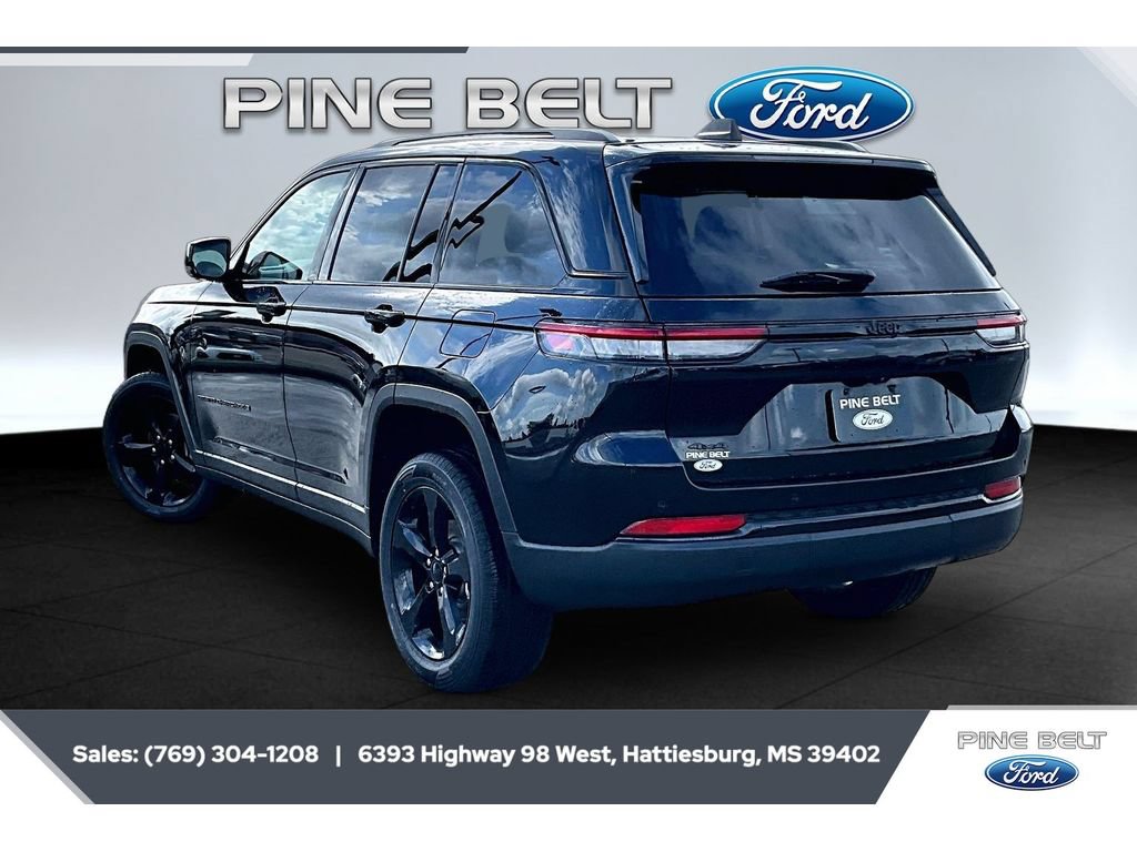 Used 2022 Jeep Grand Cherokee Altitude AWD/4WD image 2
