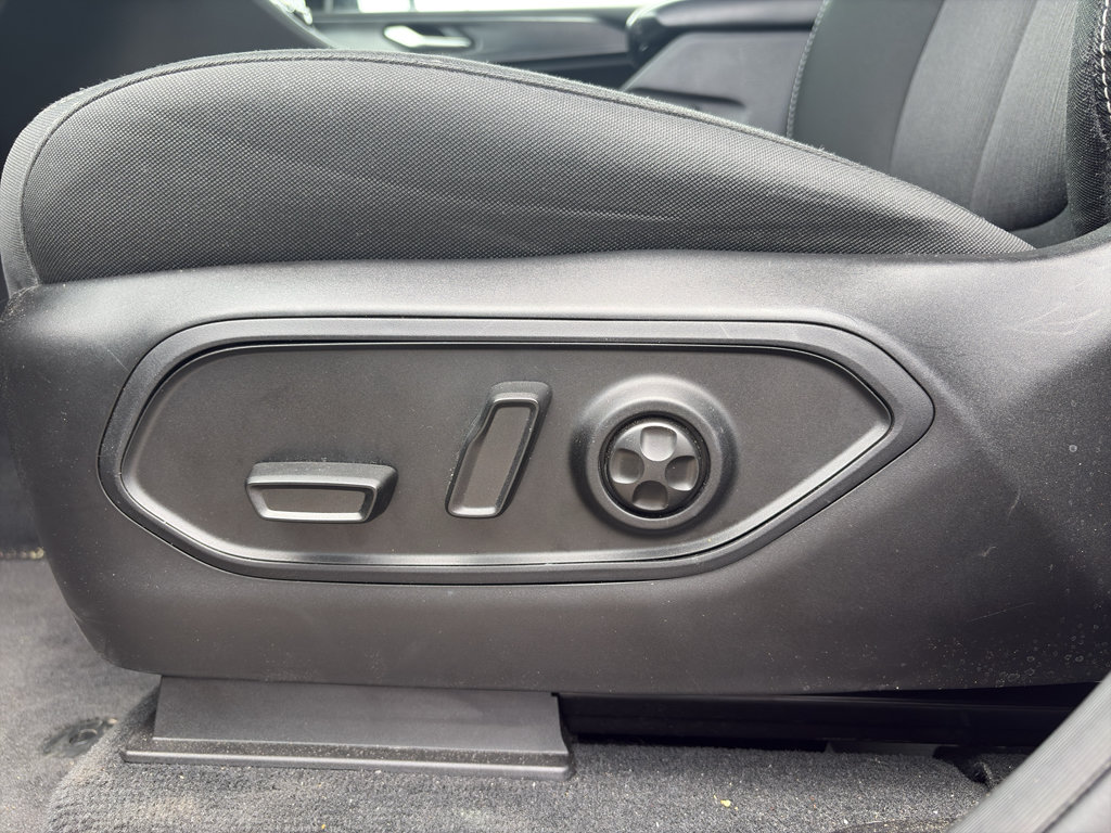 Used 2025 Jeep Grand Cherokee L Laredo RWD image 11