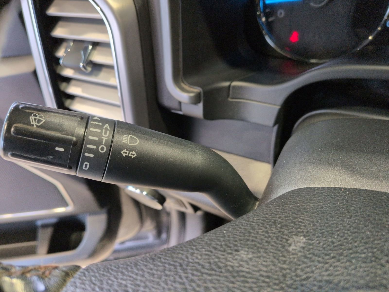 Certified 2018 Ford F150 Platinum w/ Technology Package image 32