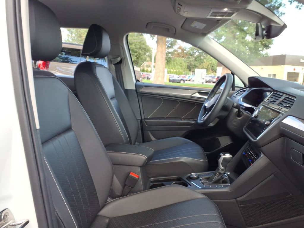 Used 2024 Volkswagen Tiguan SE AWD/4WD image 11