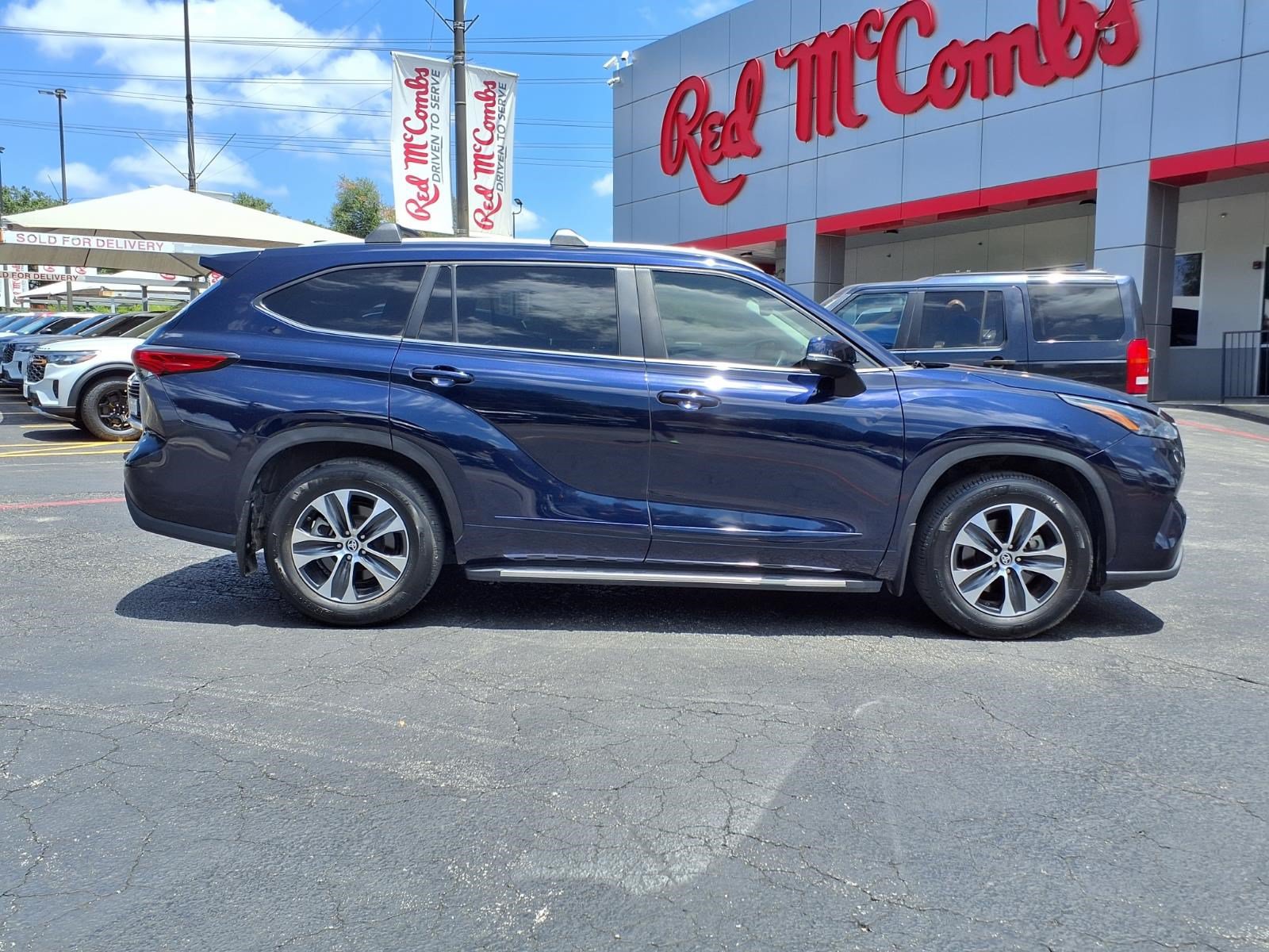 Used 2023 Toyota Highlander XLE FWD image 5