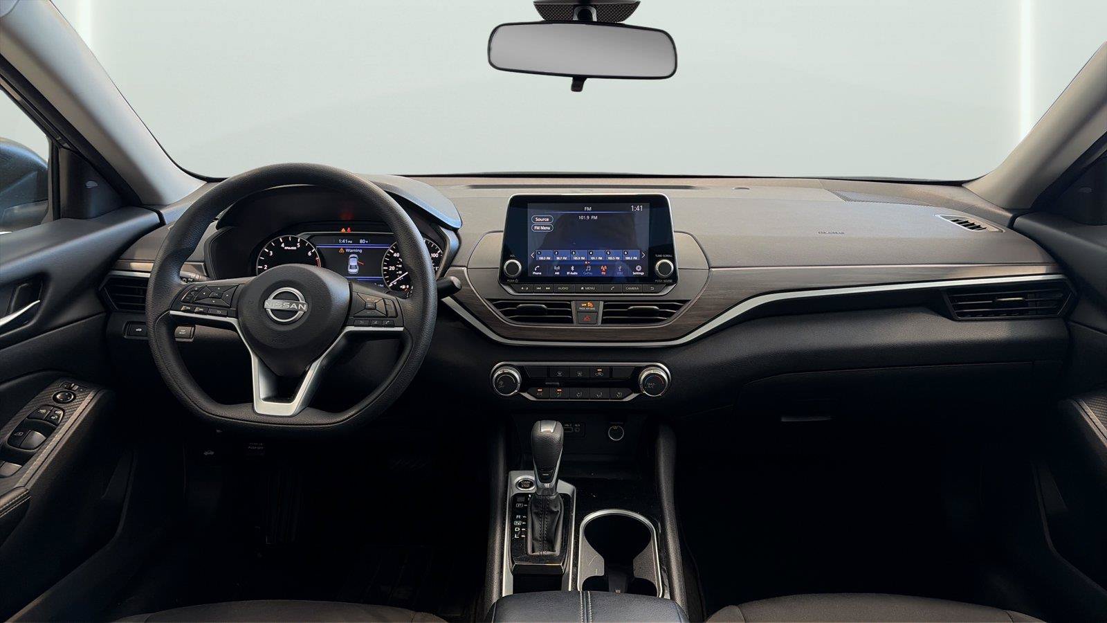 Used 2024 Nissan Altima 2.5 SV FWD image 11
