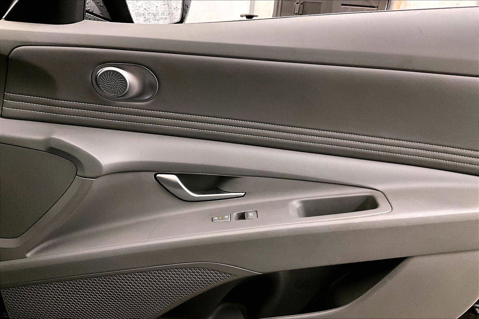 Used 2024 Hyundai Elantra SEL w/ Convenience Package image 23