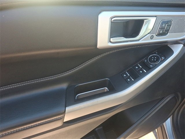 Certified 2022 Ford Explorer Limited w/ Equipment Group 301A image 12